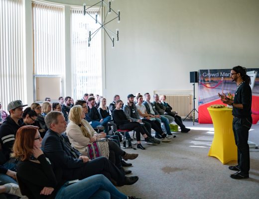 Daniel bei einem Vortrag