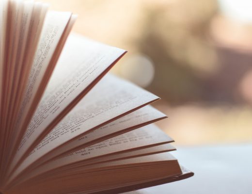 Aufgeschlagenes Buch