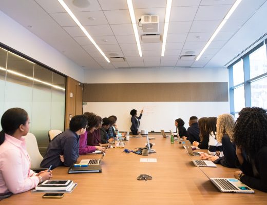 Menschen bei einem Meeting